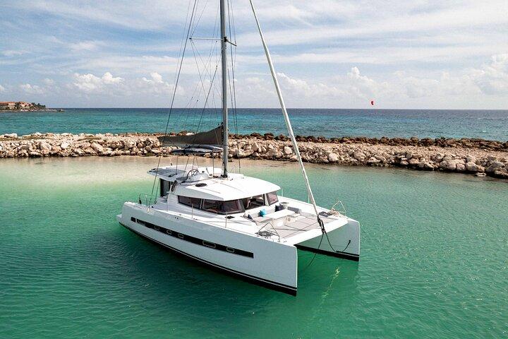 Private luxury catamaran in Tulum with snacks & open bar