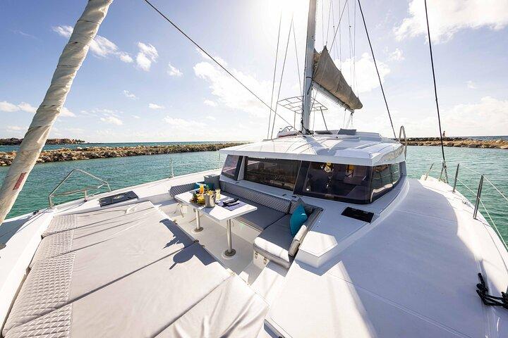 Private luxury catamaran in Tulum with snacks & open bar