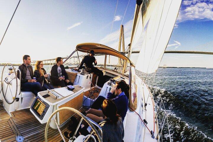 Excursion privée du matin en voile/dauphin sur 50ft Fate, BYOB ou restauration
