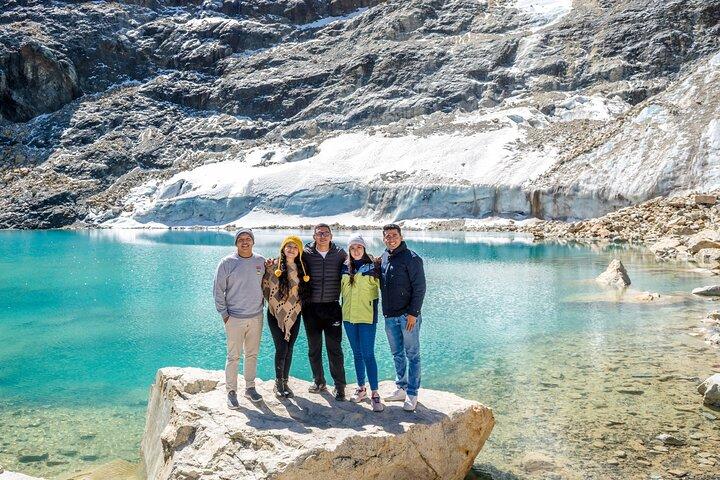 Visite partagée d'une journée complète de la lagune de Charquini et randonnée