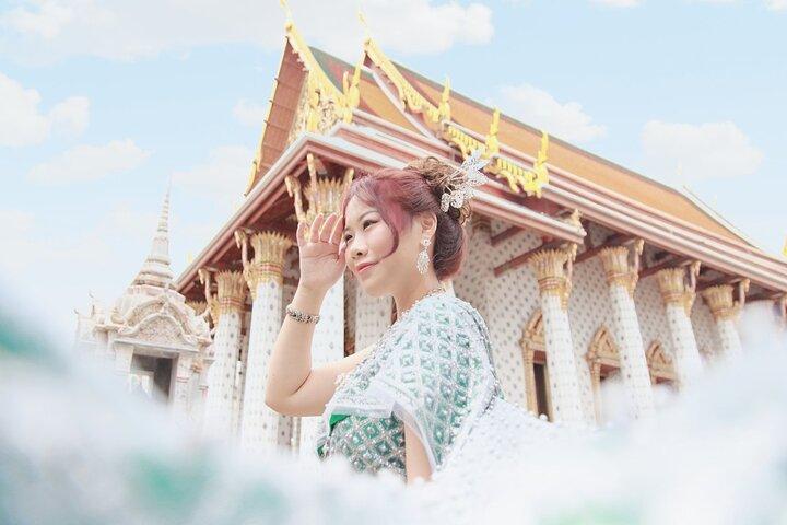 Private Photoshoot with Thai Traditional Dress at Wat Arun
