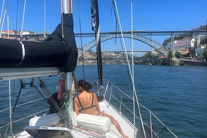 Porto: Een charmante cruise op een zeilboot met wijn en charcuterie.