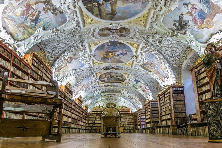 プラハのストラホフ修道院と図書館プライベートウォーキングツアー