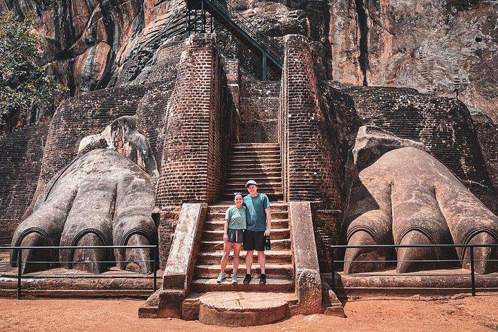 コロンボ発：シギリヤとダンブッラの日帰り旅行とサファリ