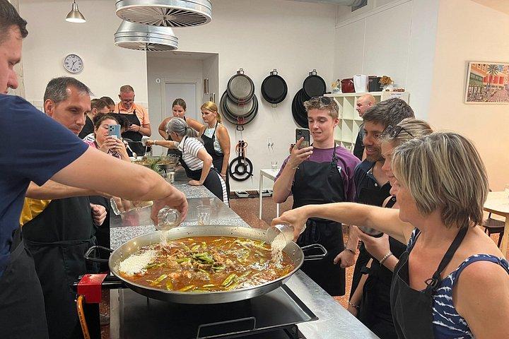 Paella kookles : Sangria workshop, Tapas & Wijn – avond
