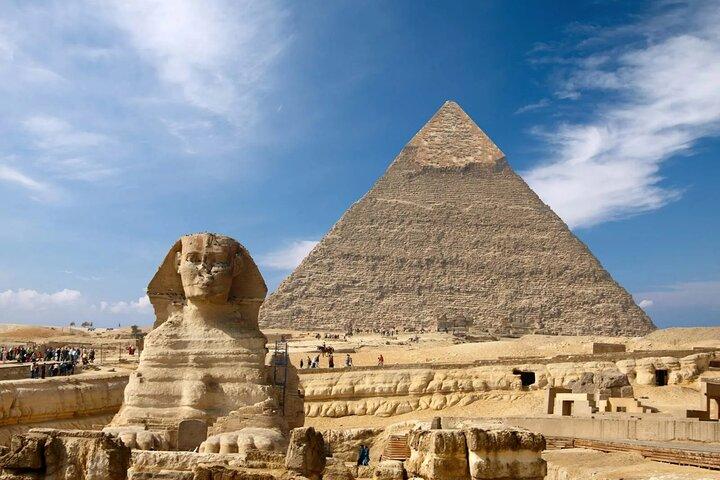Esplora i punti salienti del Cairo in un giorno da Hurghada.