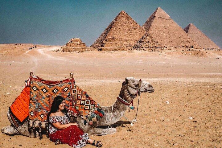 Esplora i punti salienti del Cairo in un giorno da Hurghada.
