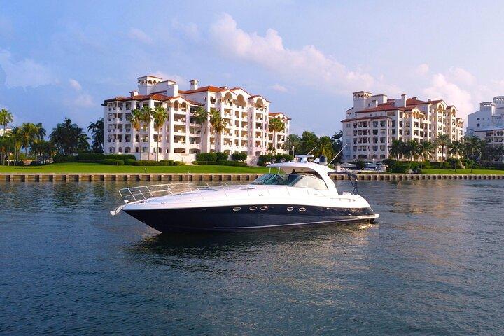 Naviga la barca DREAM da South Beach