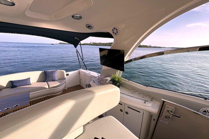 Naviga la barca DREAM da South Beach