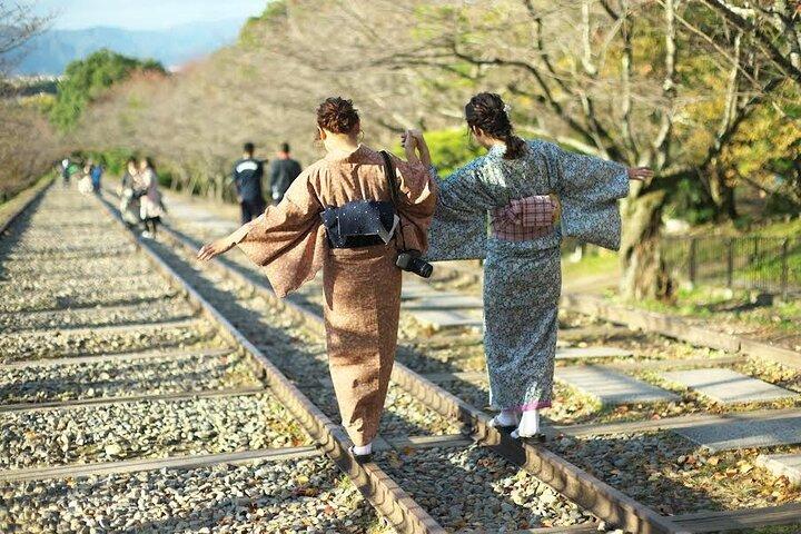 京都 1日伝統のシルク100％。 着物レンタル体験