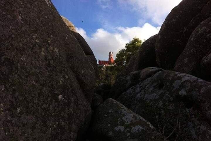 Die besten Tagesausflüge von Sintra: Pena-Palast, Regaleira, Klippen & Meer
