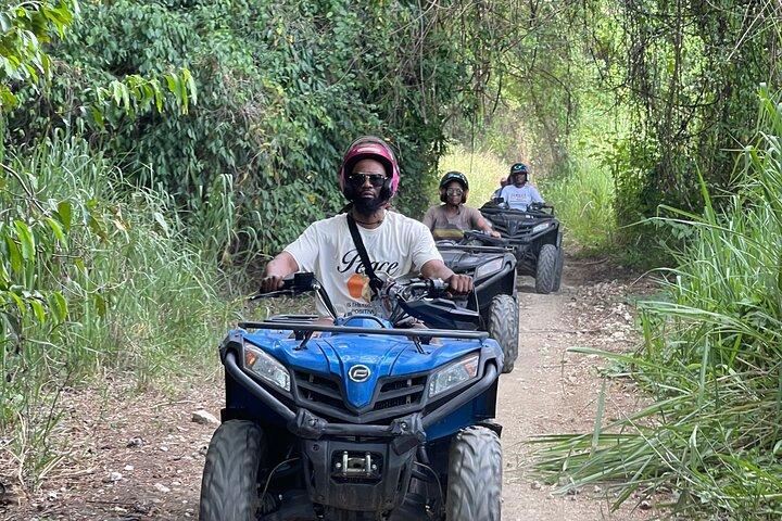 モンテゴ ベイからの送迎付き ATV とバンブー ラフティング