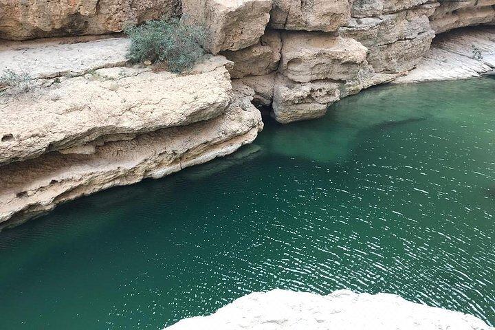 Privat heldags Wadi Shab og Bimmah Sinkhole Tour