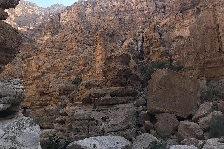 Privat heldags Wadi Shab og Bimmah Sinkhole Tour