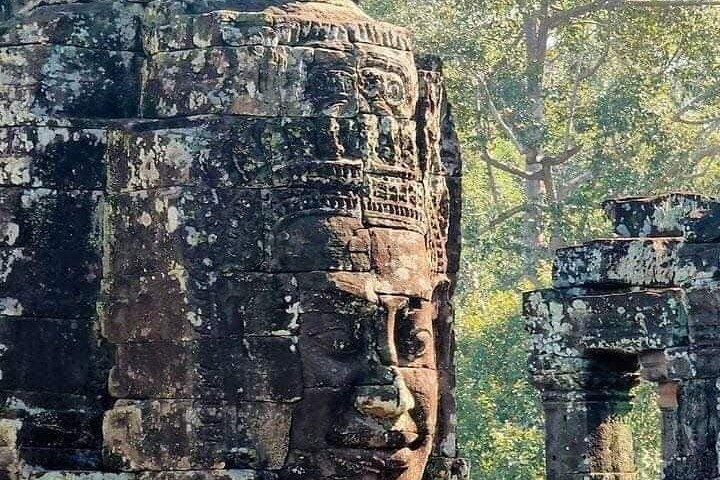 Private guided Full -day Angkor tour with sun set