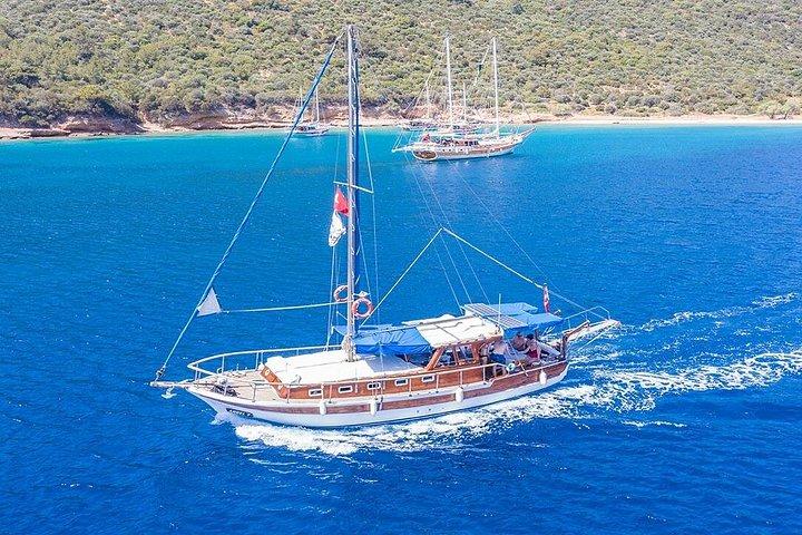 Excursion en bateau privé à Bodrum – 6 heures avec pause déjeuner et baignade