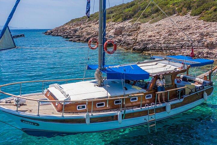 Excursion en bateau privé à Bodrum – 6 heures avec pause déjeuner et baignade