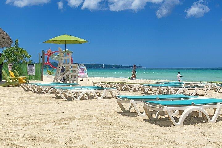 Full Day Tour of Negril Beach: Margaritaville & Rick's Cafe Live