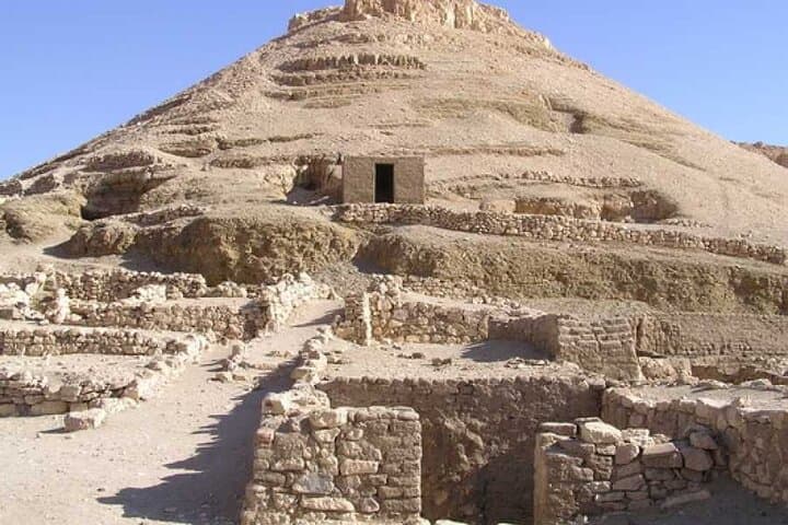 Day Tour To Habu Temple Valley Of Workers And Queens