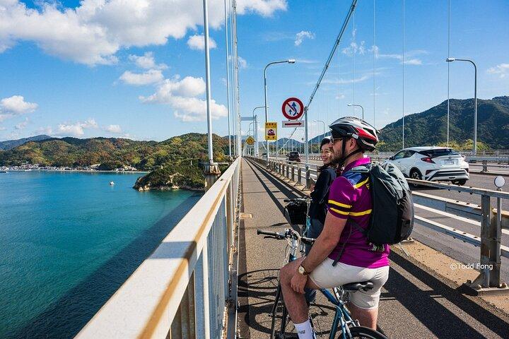 Tour privato di un'intera giornata in bici elettrica Shimanami-Kaido e crociera