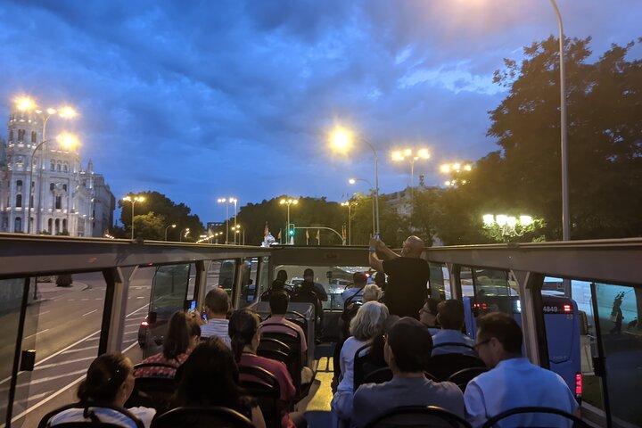 Nachttour met grote bus door Madrid