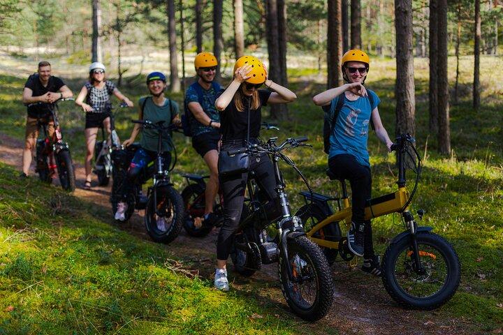 Guidet Ebike-tur på skovveje og stier nær Riga