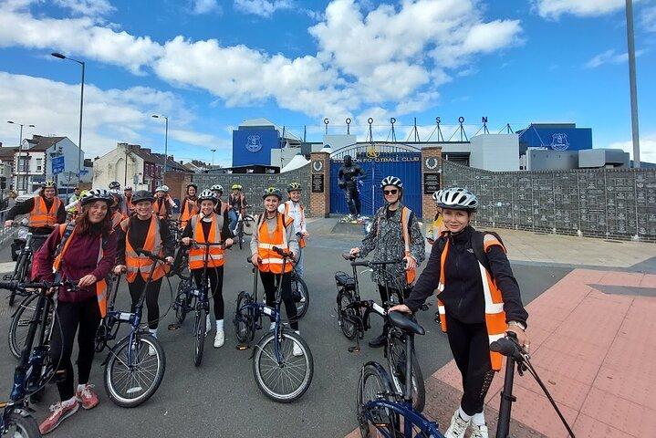 3-stündige E-Bike-Tour durch Fußballstadien im Vereinigten Königreich