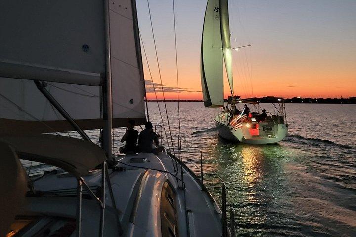 Excursion privée du matin en voile, dauphin et histoire sur Mystique