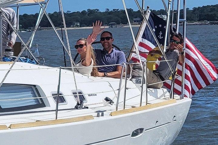 Excursion privée du matin en voile, dauphin et histoire sur Mystique