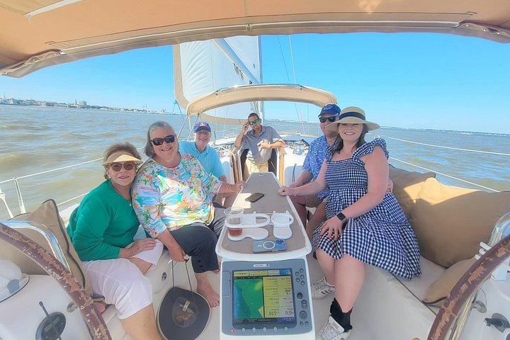 Excursion privée du matin en voile, dauphin et histoire sur Mystique