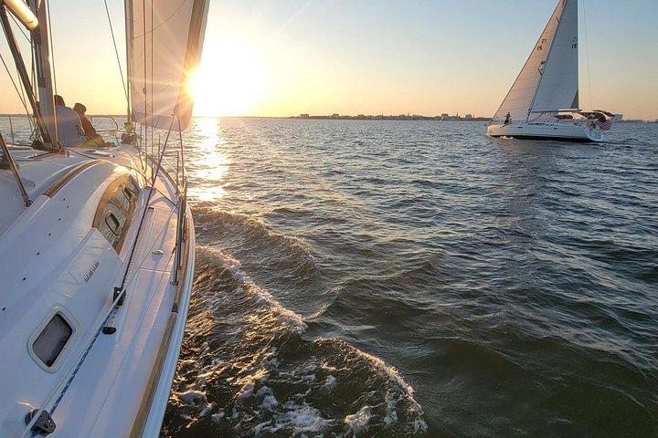 Excursion privée du matin en voile, dauphin et histoire sur Mystique