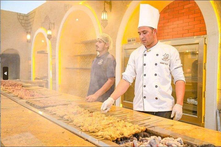 プレミアム デザート サファリ (ライブ BBQ ディナーとラクダ乗りツアー付き)