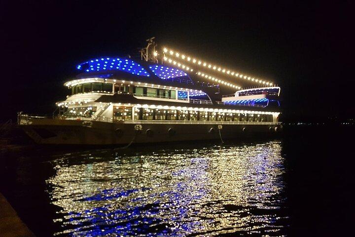 Istanbul: Luxury Dinner & Traditional Dance Bosphorus Cruise