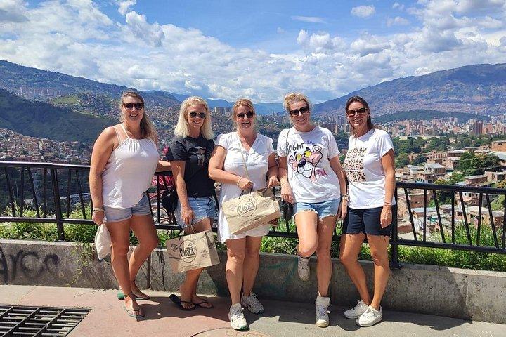 Comuna 13 Tour di storia e graffiti con la funivia