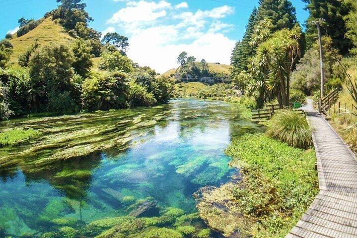 ブルー スプリングスとミネラル スパへのホビット映画セット ツアー