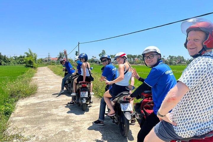 PRIVÉ My Son Holy Land Tour: Avontuur op Vespa of motorfiets