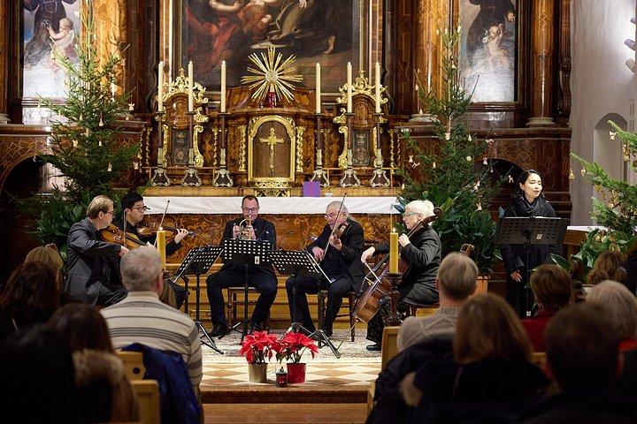 Un poco de música nocturna en la iglesia capuchina
