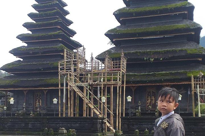 ブサキ マザー テンプル トゥカッド チュプン バリ島東部プライベート ガイド付きツアー