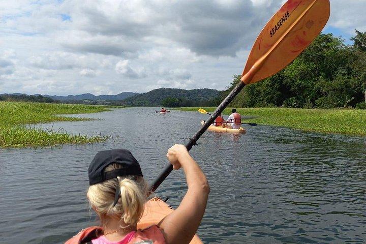 ガトゥン湖の半日プライベートカヤックツアー