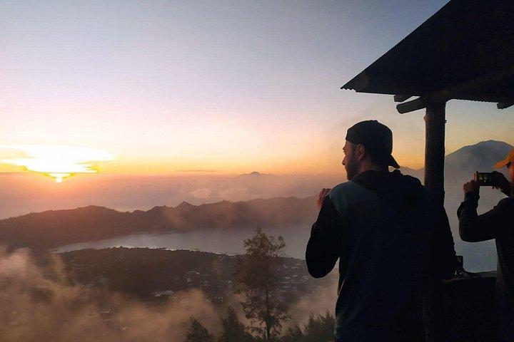 日の出トレッキング/ハイキング バトゥール山プライベート＆天然温泉
