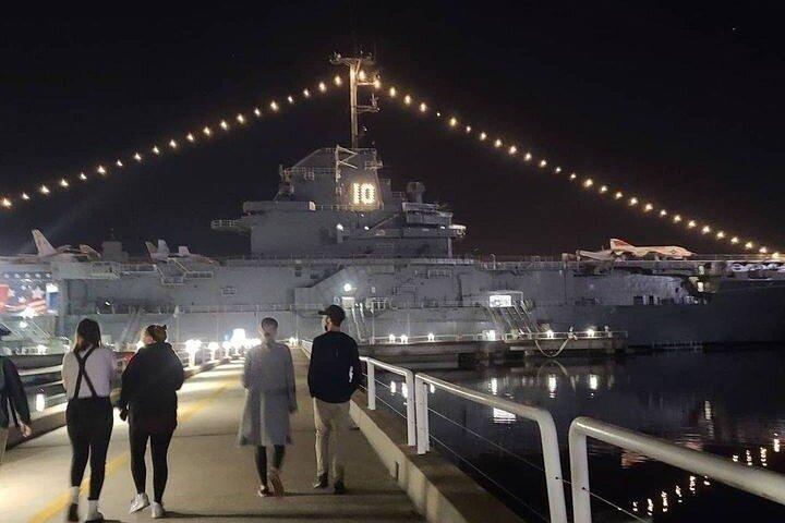 Tour fantasma del USS Yorktown con acceso nocturno exclusivo