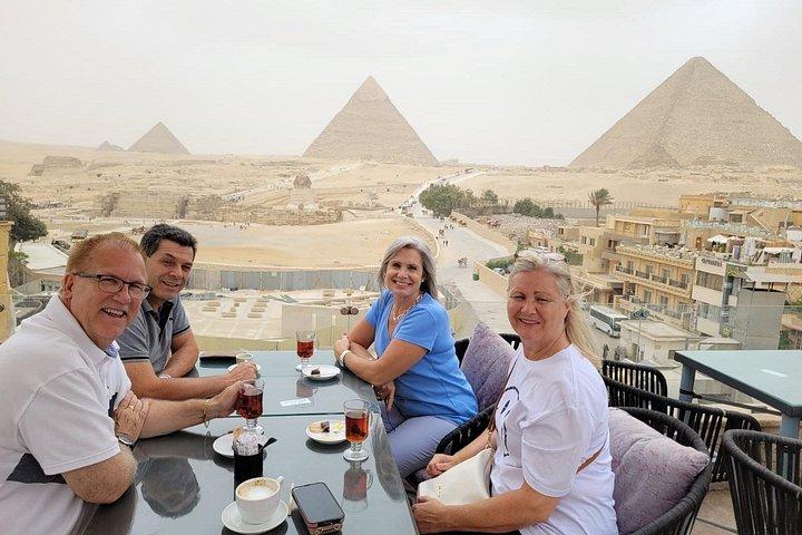ギザのピラミッド、メンフィス、サッカラを巡るカイロのプライベート日帰り旅行。