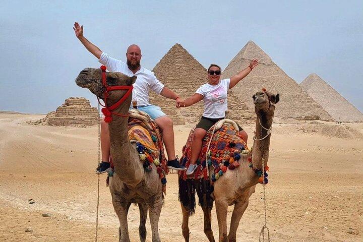 ギザのピラミッド、メンフィス、サッカラを巡るカイロのプライベート日帰り旅行。