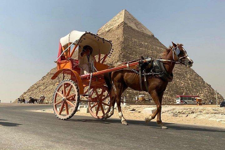 ギザのピラミッド、メンフィス、サッカラを巡るカイロのプライベート日帰り旅行。