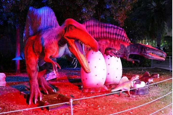 ドバイ グロー ガーデン + ディノ パークとマジック パークの入場券
