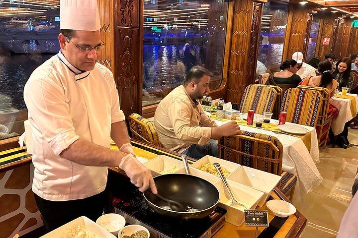 Dubai: Tour in crociera Dhow con cena