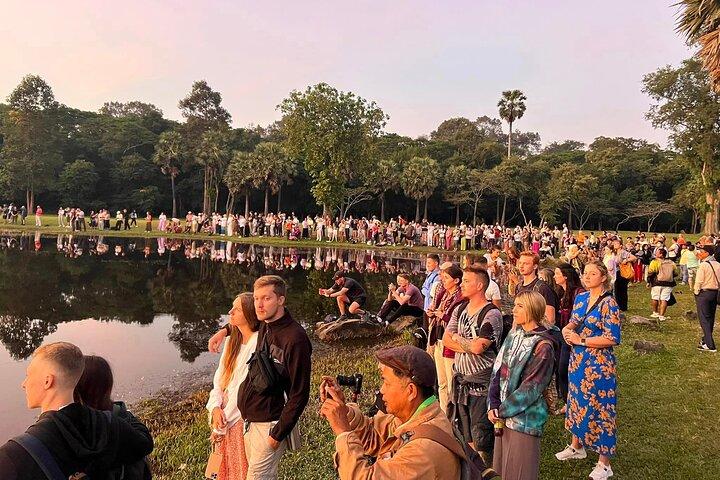 Angkor Wat Sunrise Highlights and Guided Tour
