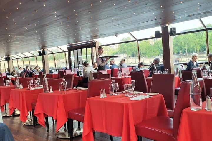 Paris Service Privilege Lunch Cruise – Bateaux Parisien