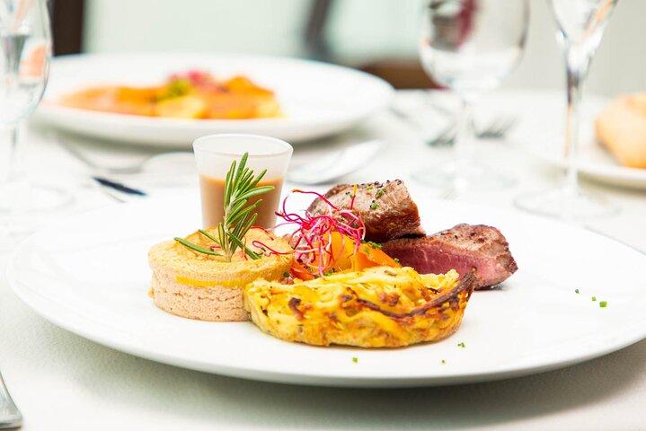 Paris Service Privilege Lunch Cruise – Bateaux Parisien