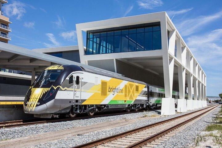Brightline Orlando Bahnhof nach Port Canaveral Kreuzfahrtschiffe